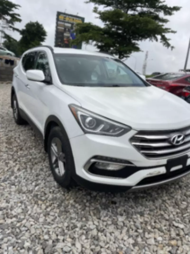 Hyundai Santa Fe   - 2017