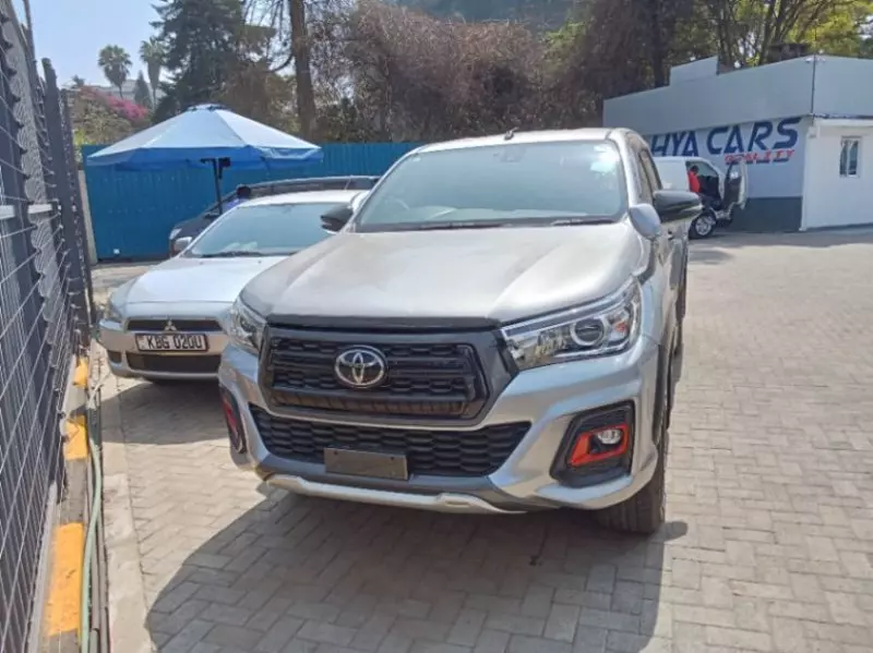 Toyota Hilux    - 2019
