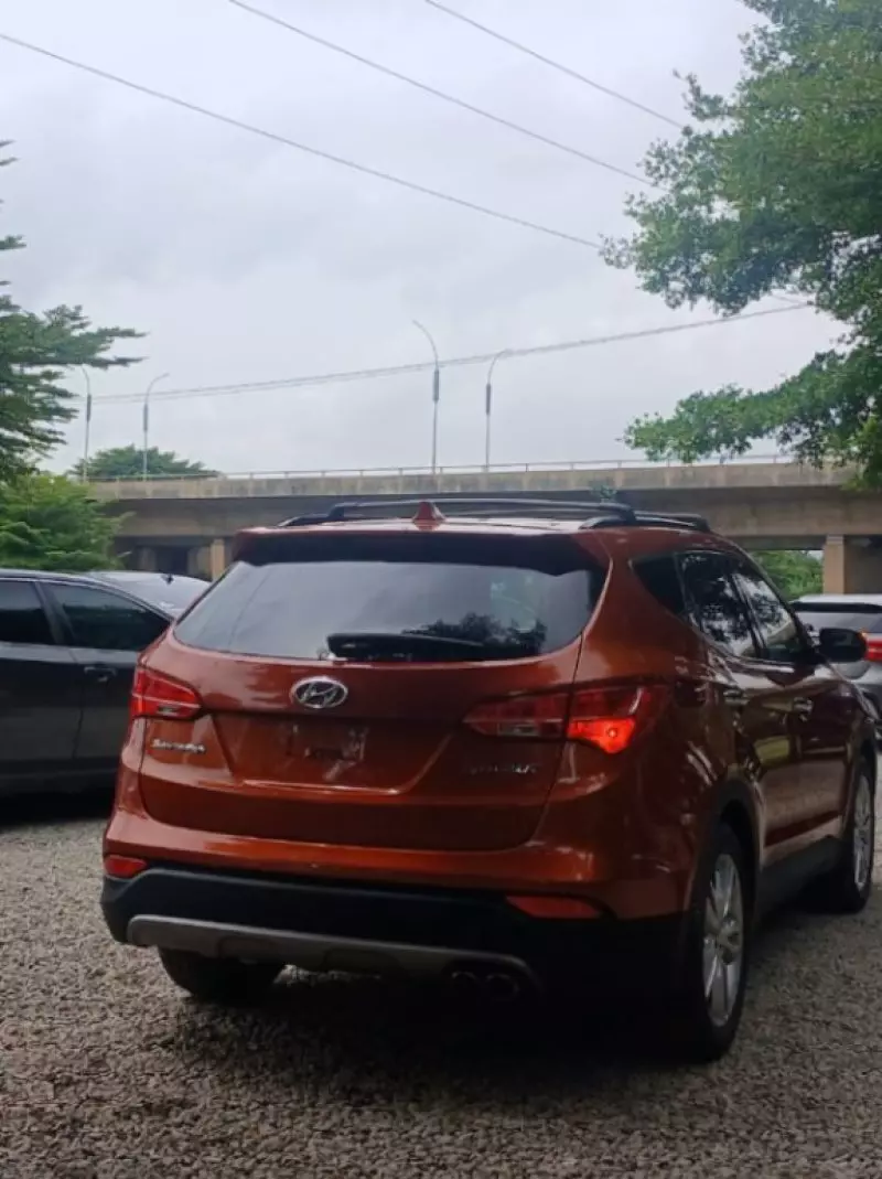 Hyundai Santa Fe   - 2014