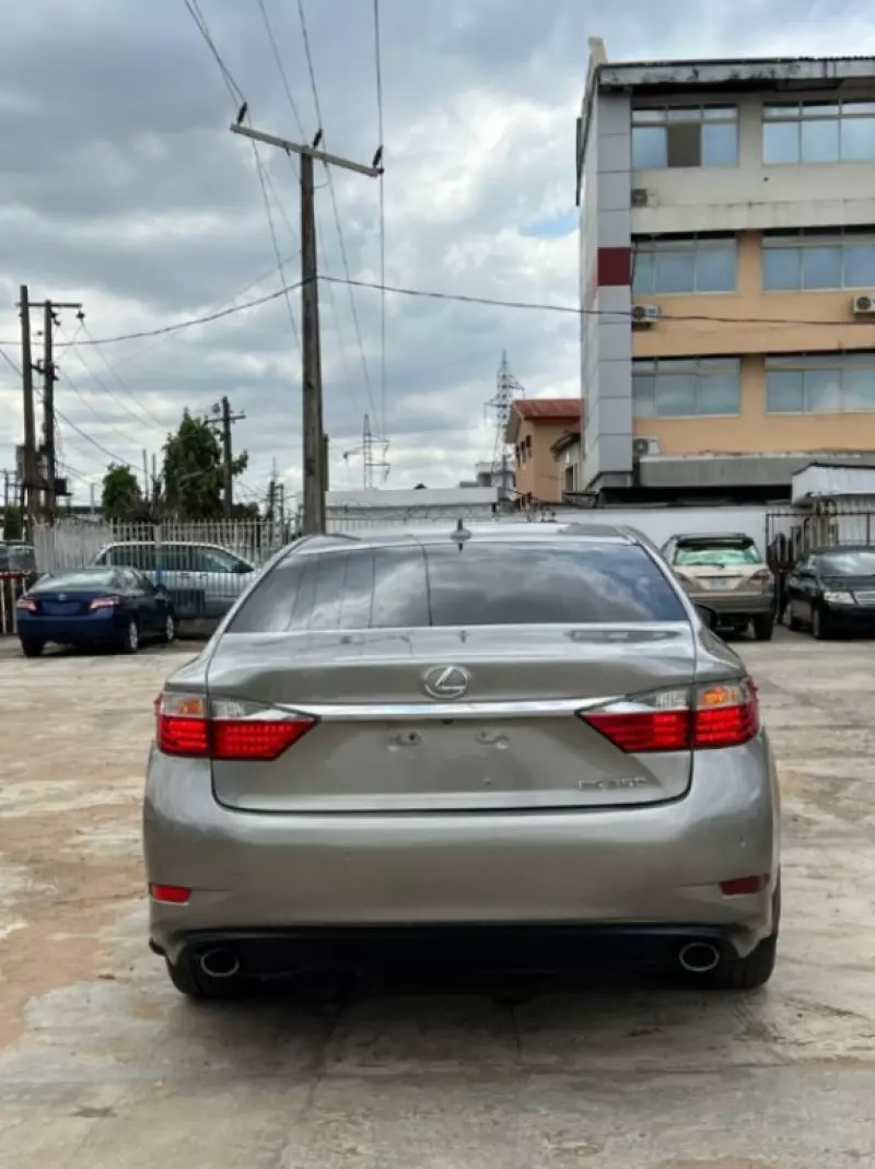 Lexus ES   - 2013