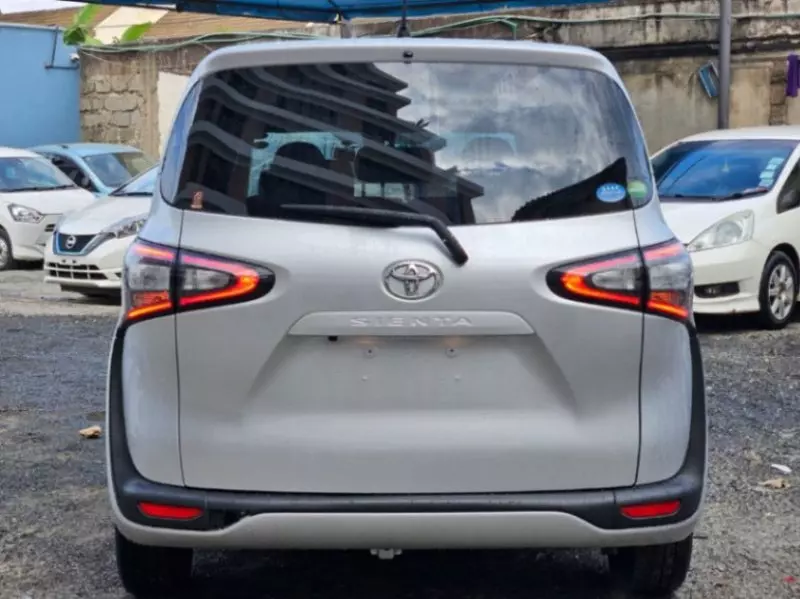 Toyota Sienta   - 2018