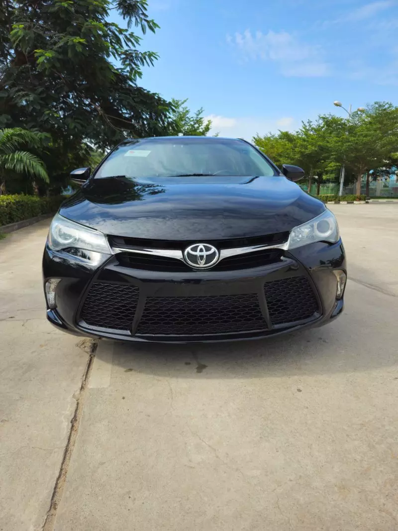 Toyota Camry   - 2016