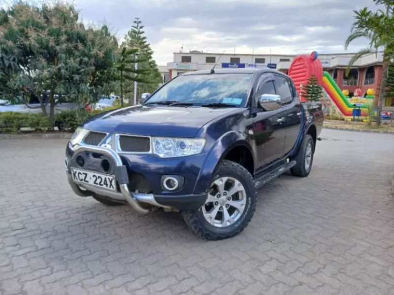 Mitsubishi L200   - 2014
