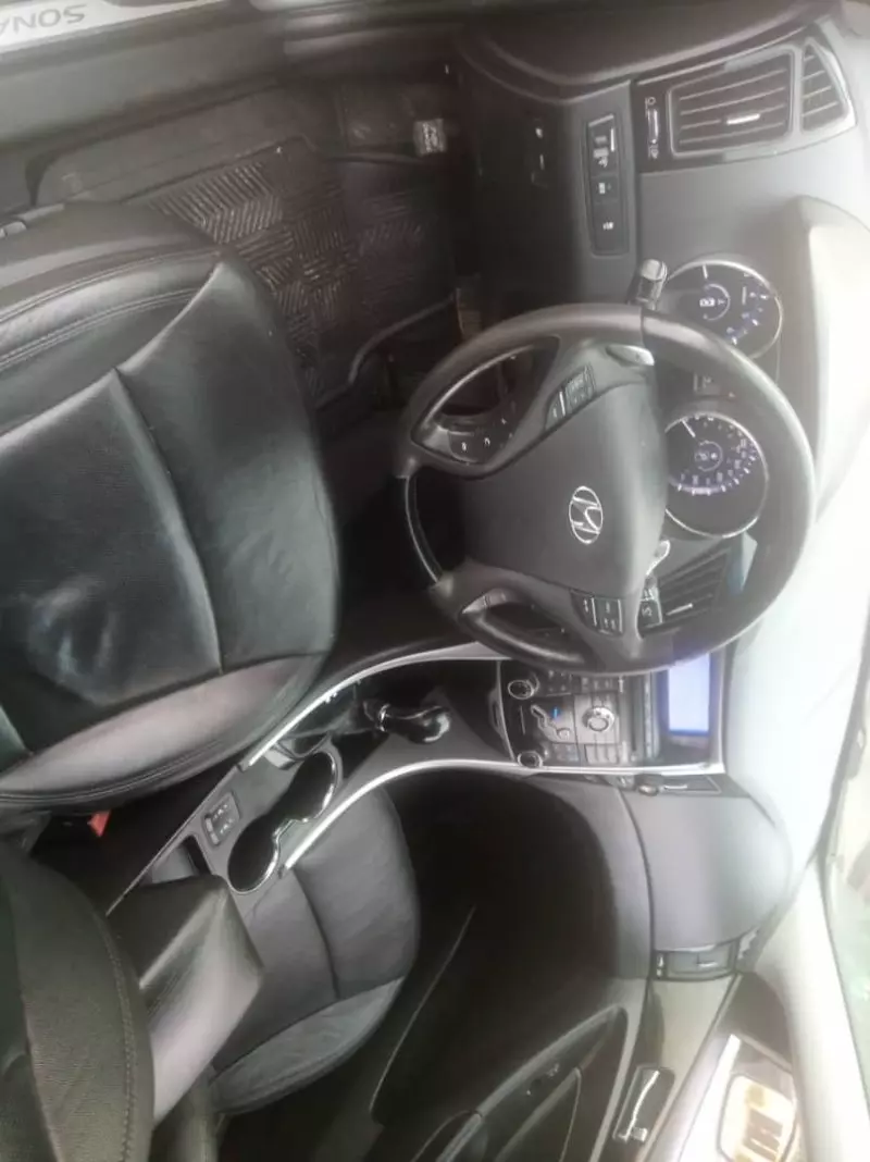 Hyundai Sonata   - 2012