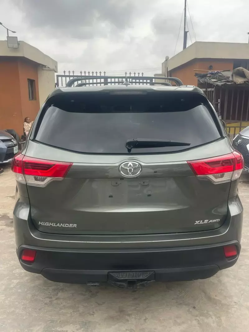 Toyota Highlander   - 2015