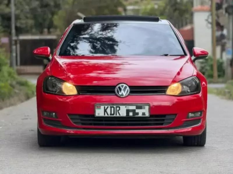 Volkswagen Golf   - 2017