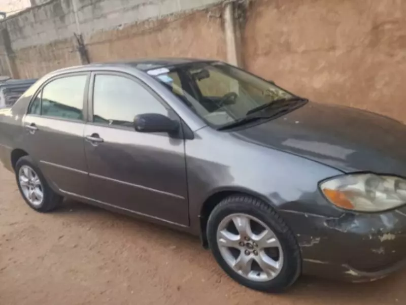 Toyota Corolla   - 2005