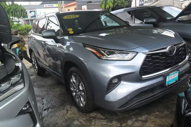Toyota Highlander   - 2020