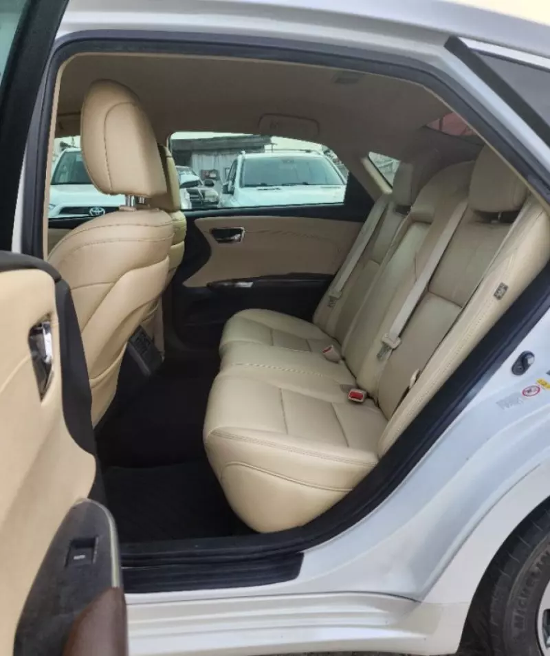 Toyota Avalon   - 2016