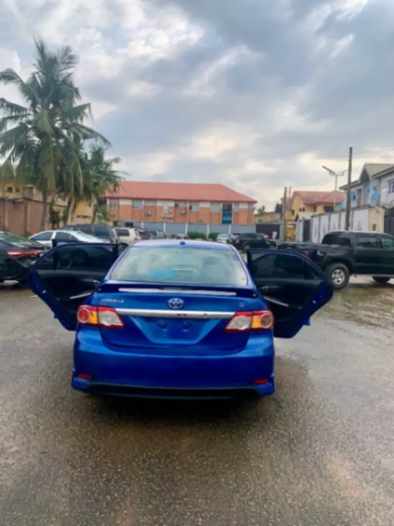 Toyota Corolla   - 2011