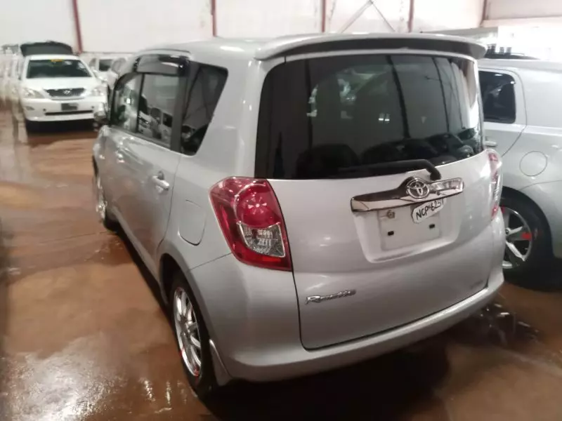 Toyota Ractis   - 2009
