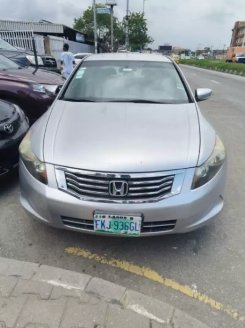 Honda Accord   - 2010
