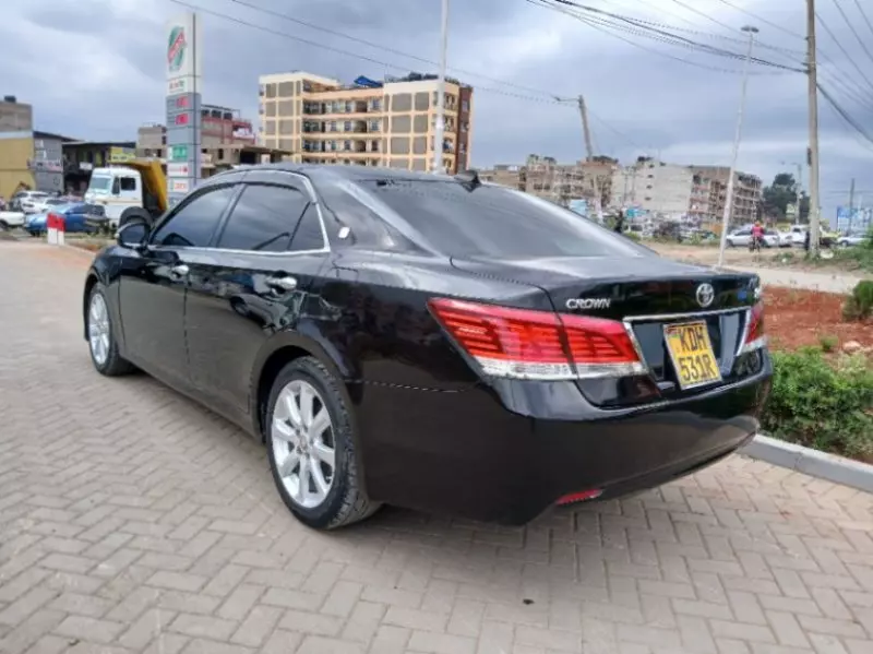 Toyota Crown   - 2016