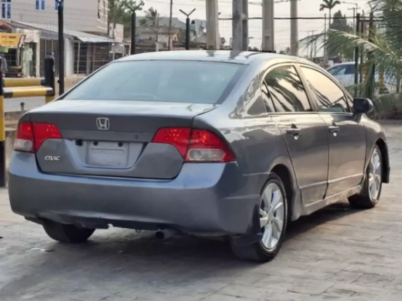 Honda Civic   - 2011