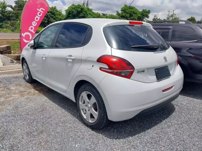 Peugeot 208   - 2016