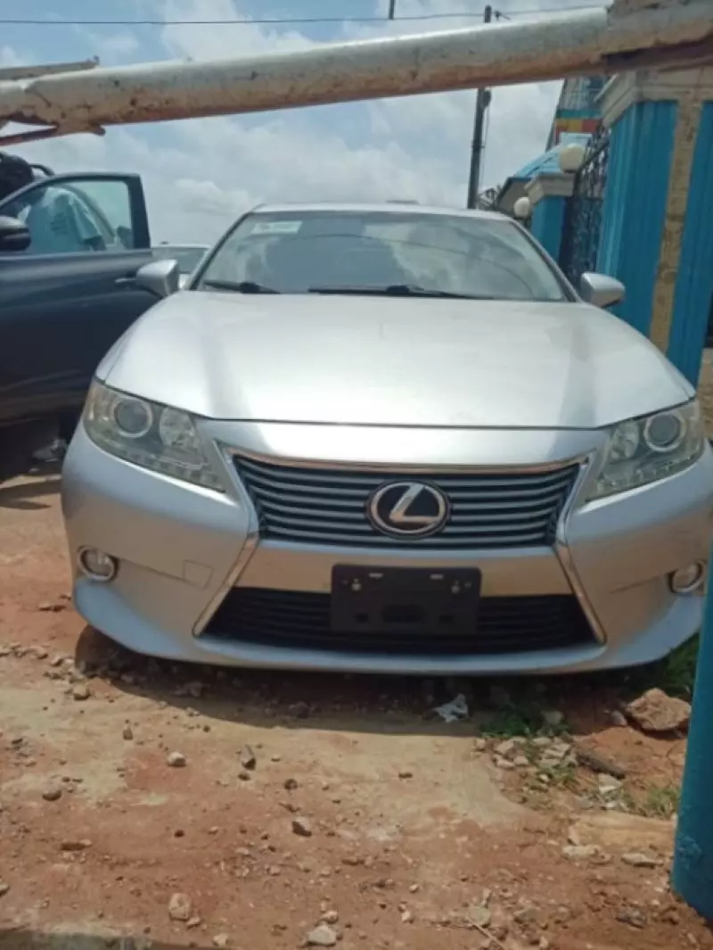 Lexus ES   - 2014