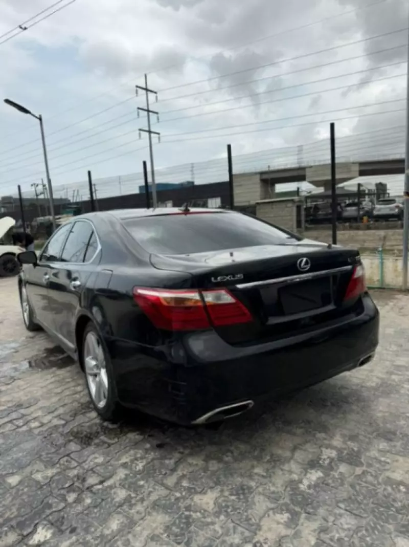 Lexus LS 460