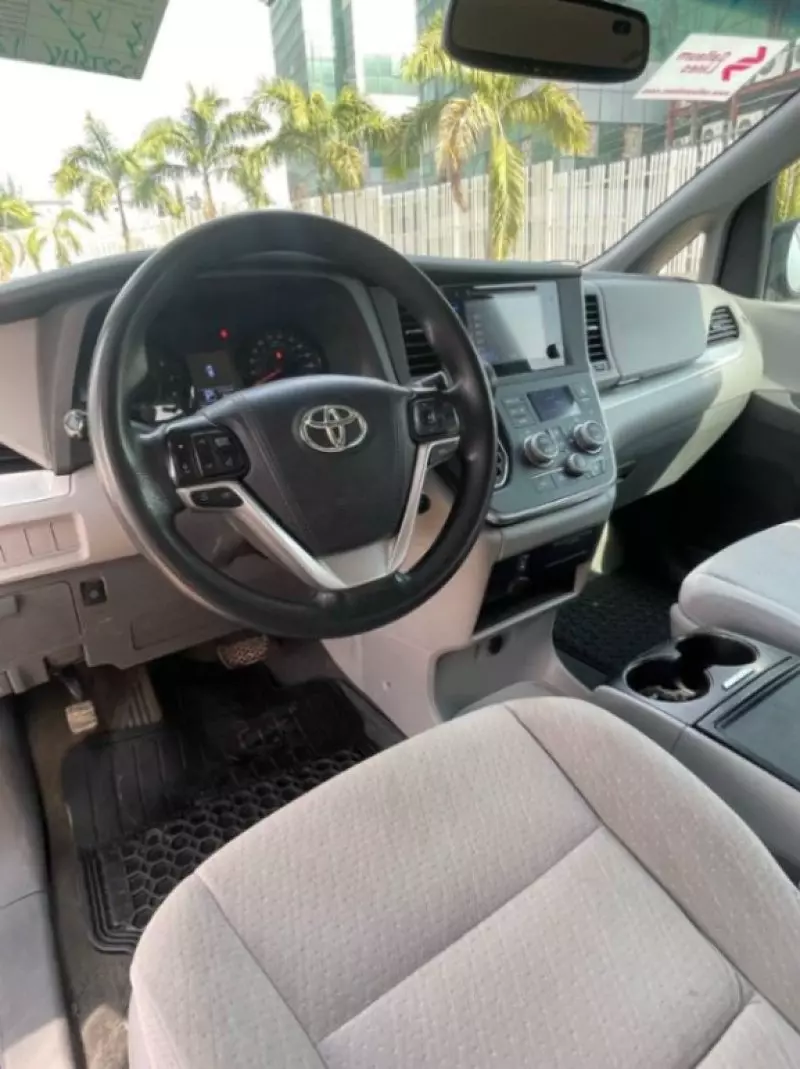 Toyota Sienna   - 2016