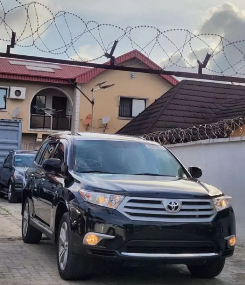 Toyota Highlander   - 2013