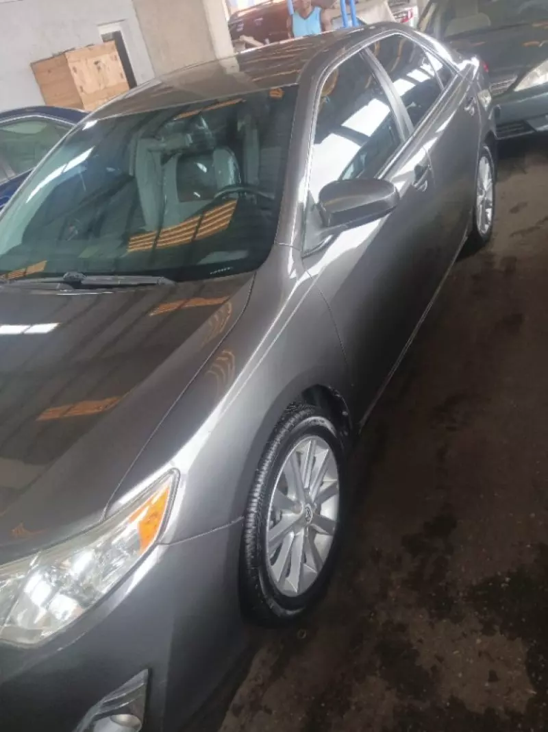 Toyota camry   - 2013