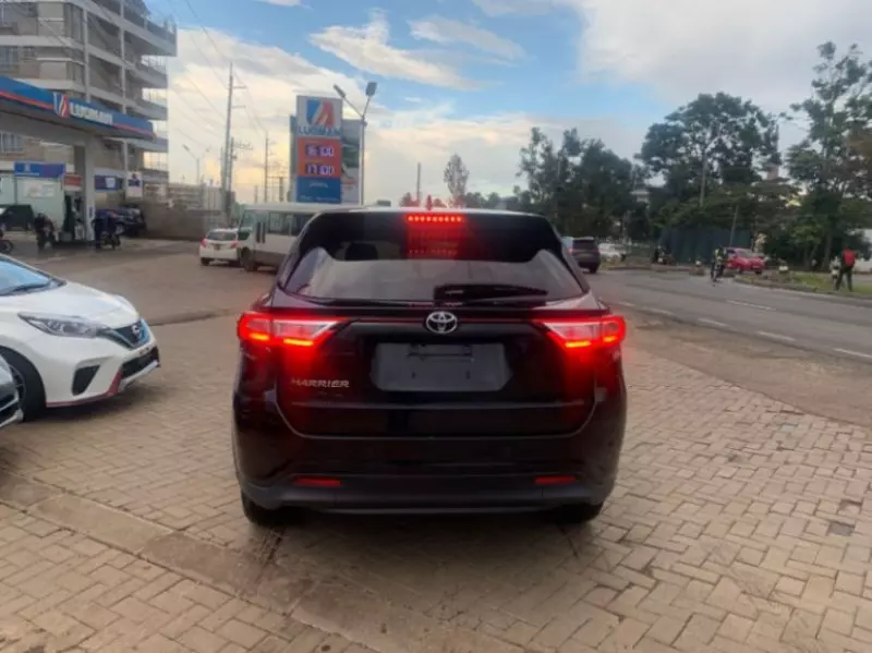Toyota Harrier   - 2019