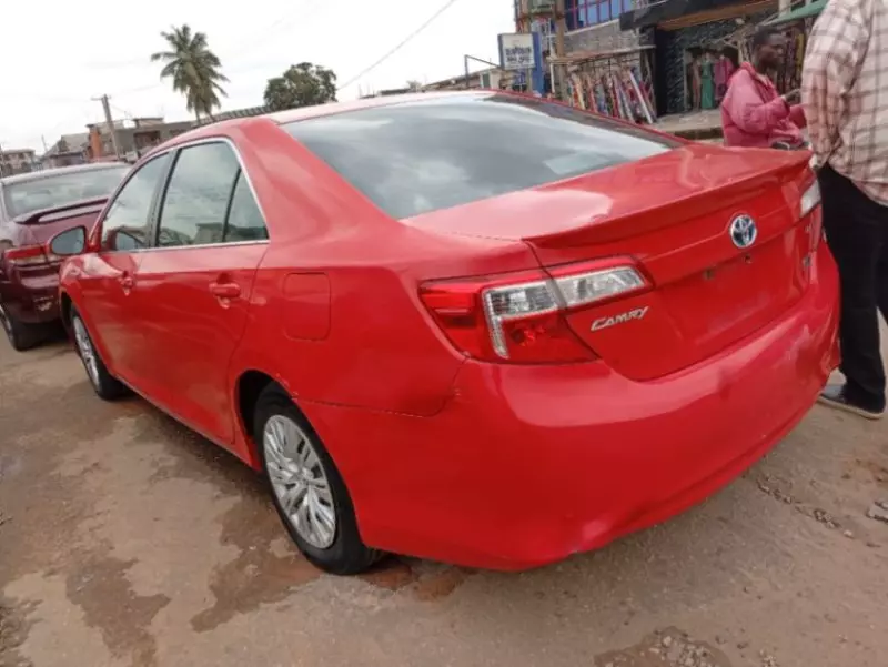 Toyota Camry   - 2012