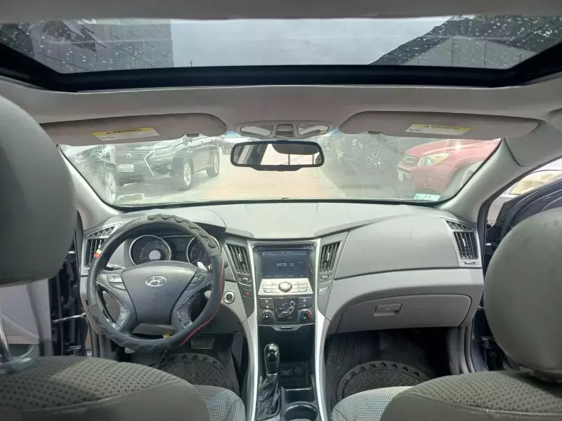 Hyundai Sonata   - 2012
