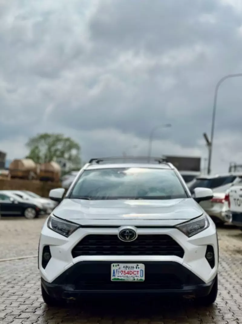 Toyota RAV 4   - 2019