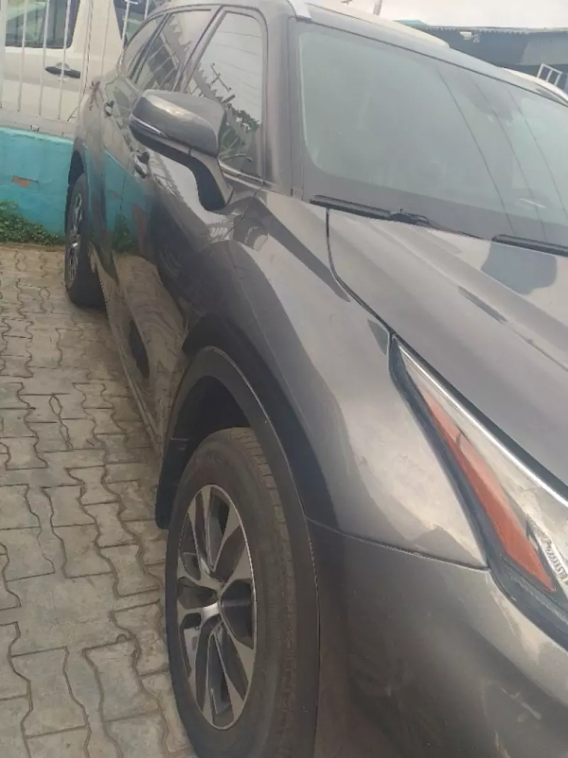 Toyota Highlander   - 2020