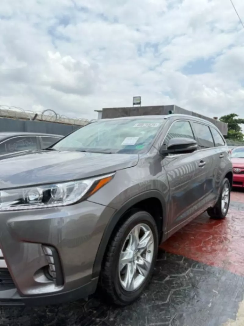 Toyota Highlander   - 2015