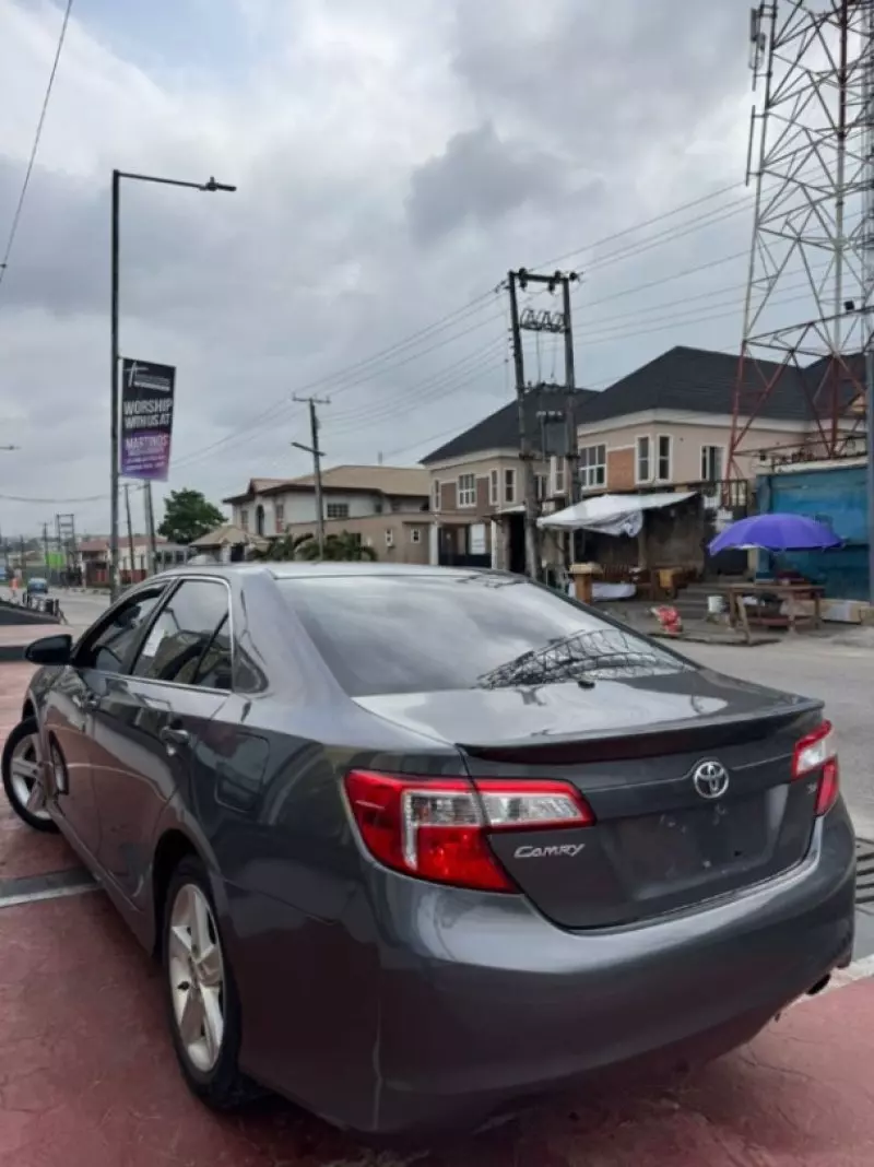Toyota Camry   - 2014