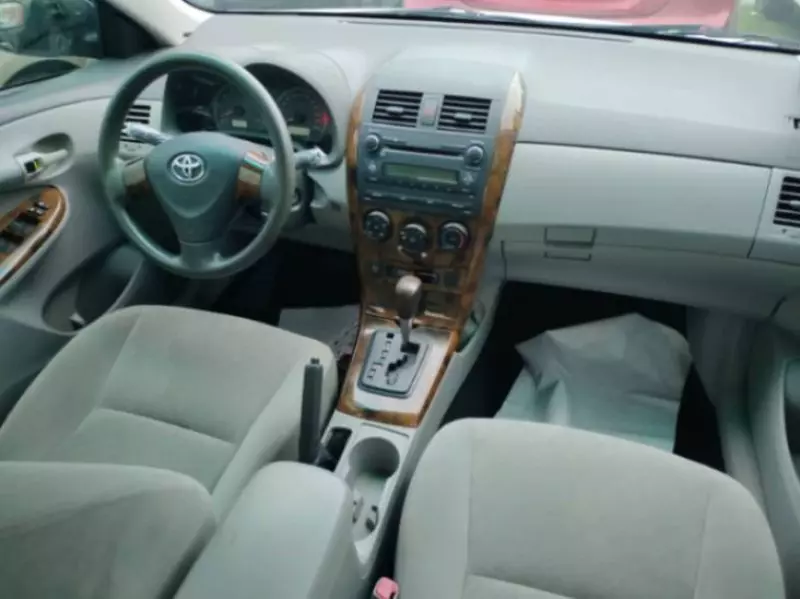 Toyota Corolla   - 2010