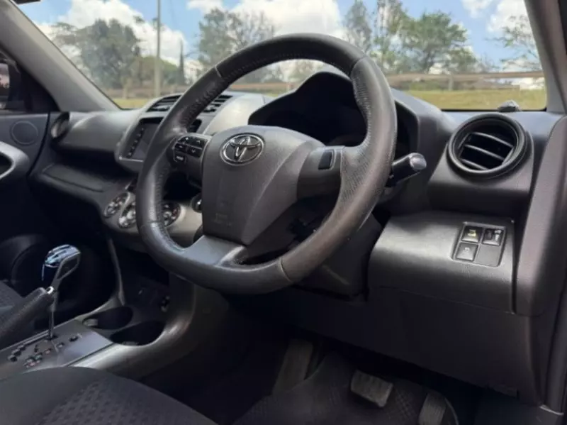 Toyota Vanguard    - 2012