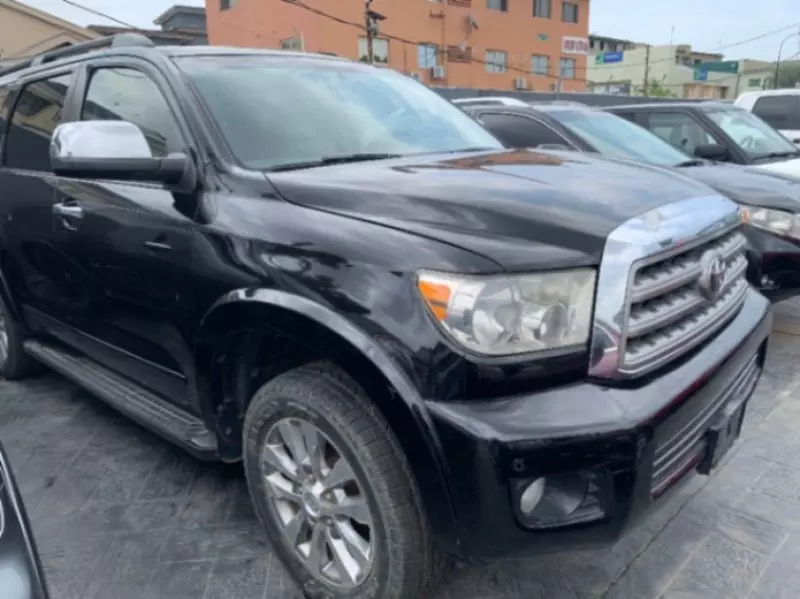 Toyota Sequoia   - 2010