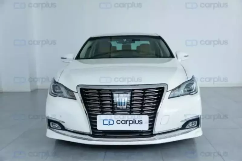 Toyota Crown Royal saloon Hybrid    -