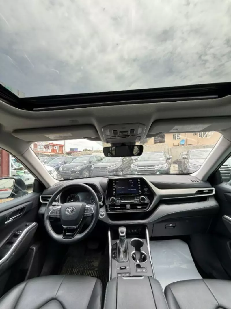 Toyota Highlander   - 2021