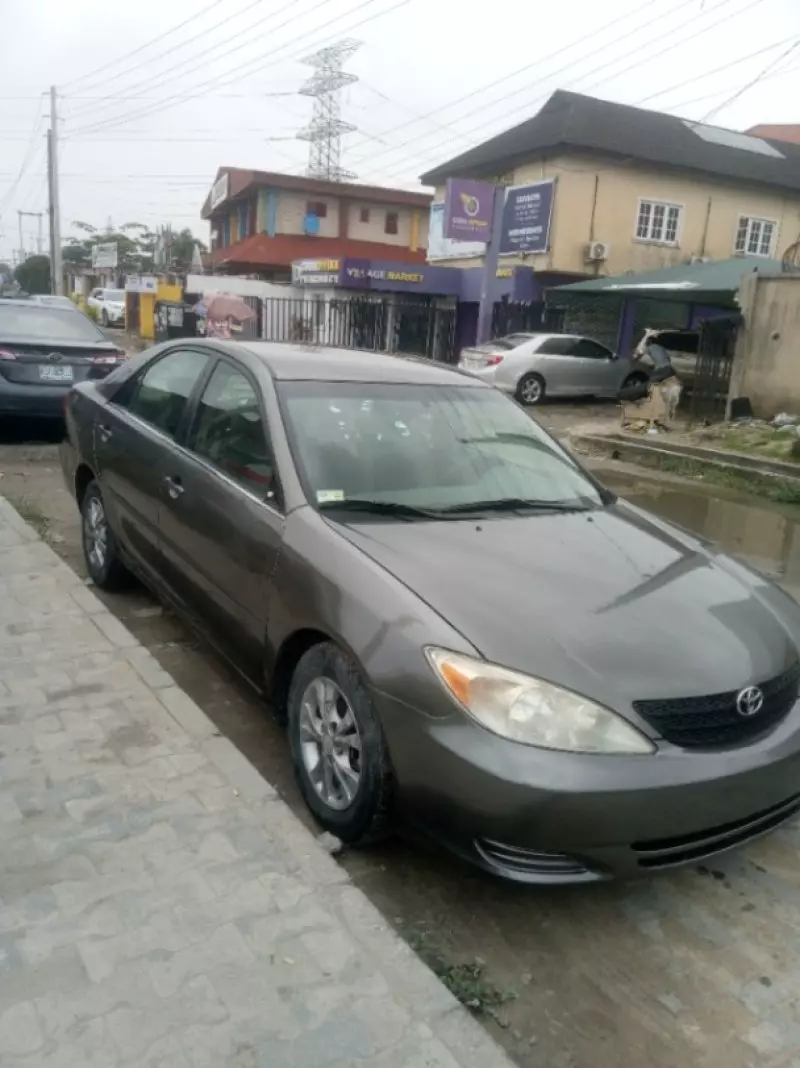 Toyota Camry   - 2003