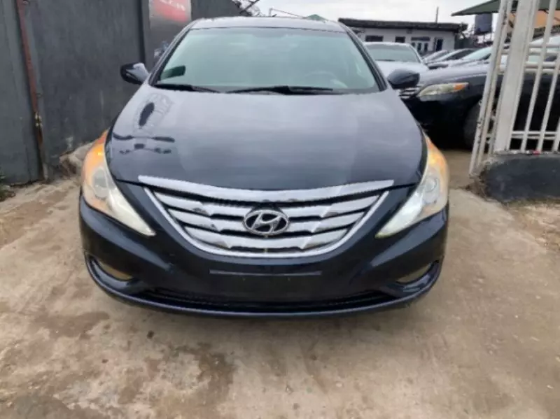 Hyundai Sonata   - 2011
