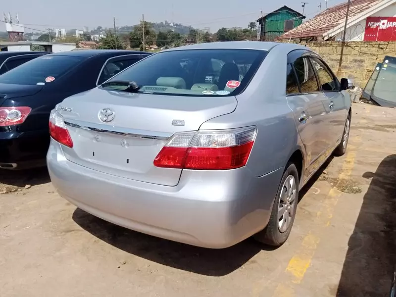 Toyota Premio    - 2012