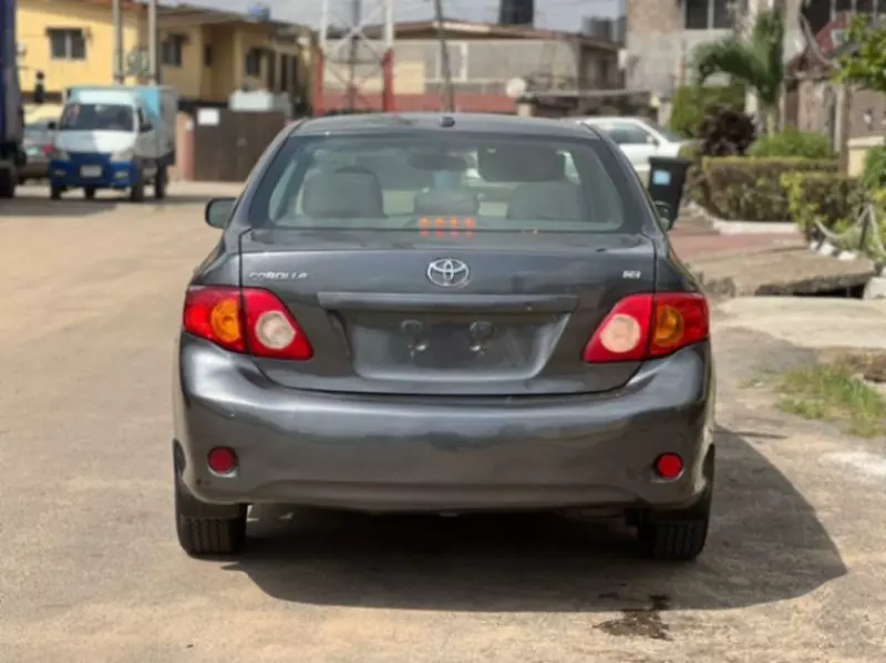 Toyota Corolla   - 2010