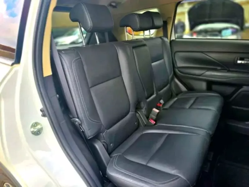 Mitsubishi OUTLANDER   - 2019