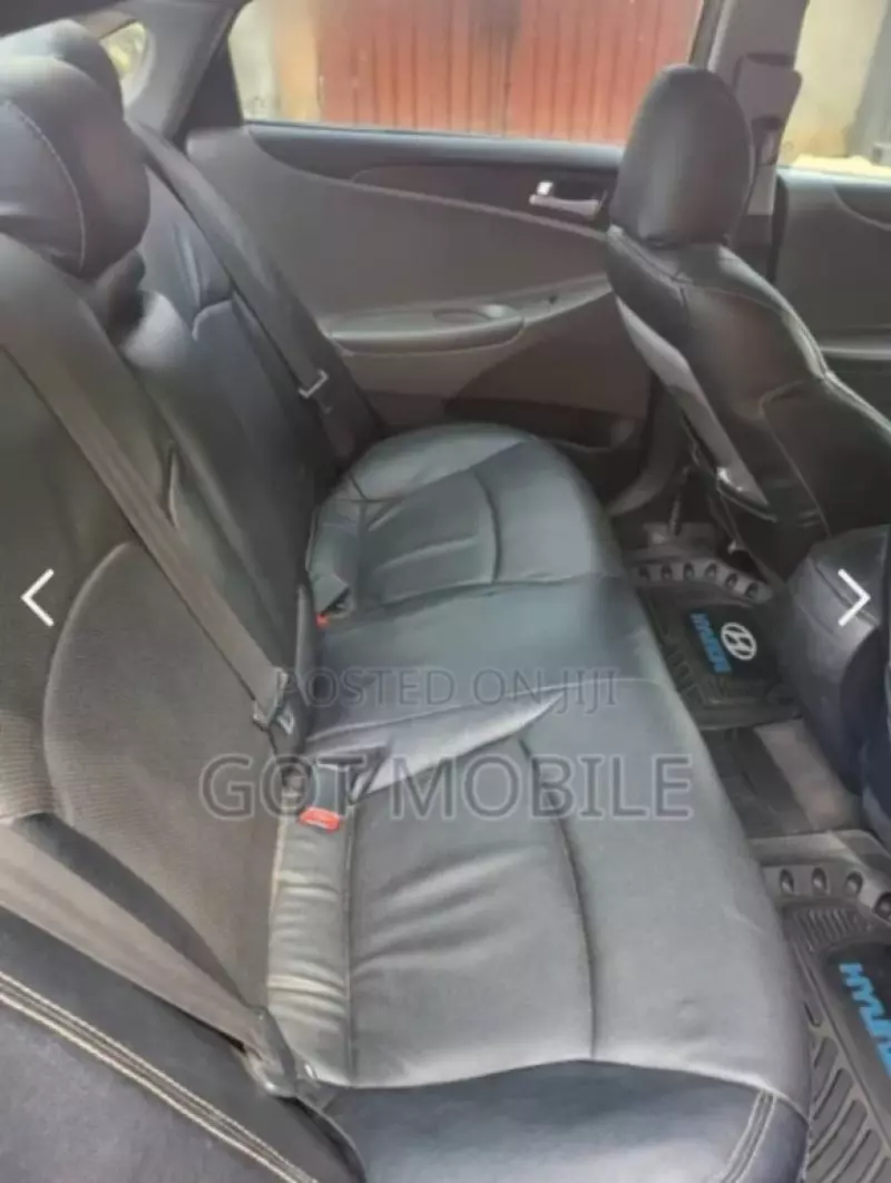 Hyundai Sonata   - 2013