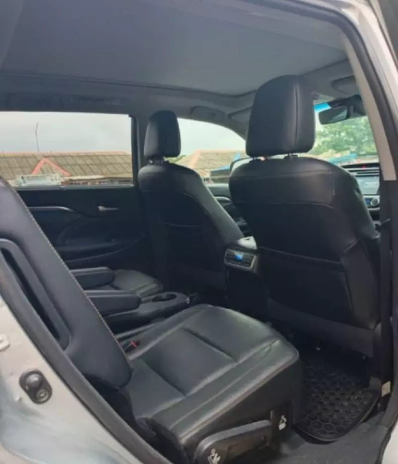 Toyota Highlander   - 2017