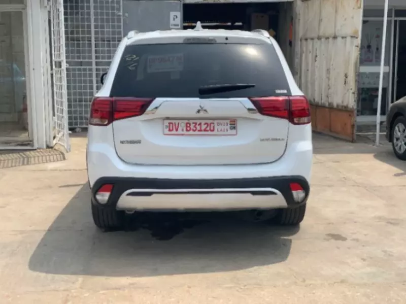 Mitsubishi Outlander - 2019