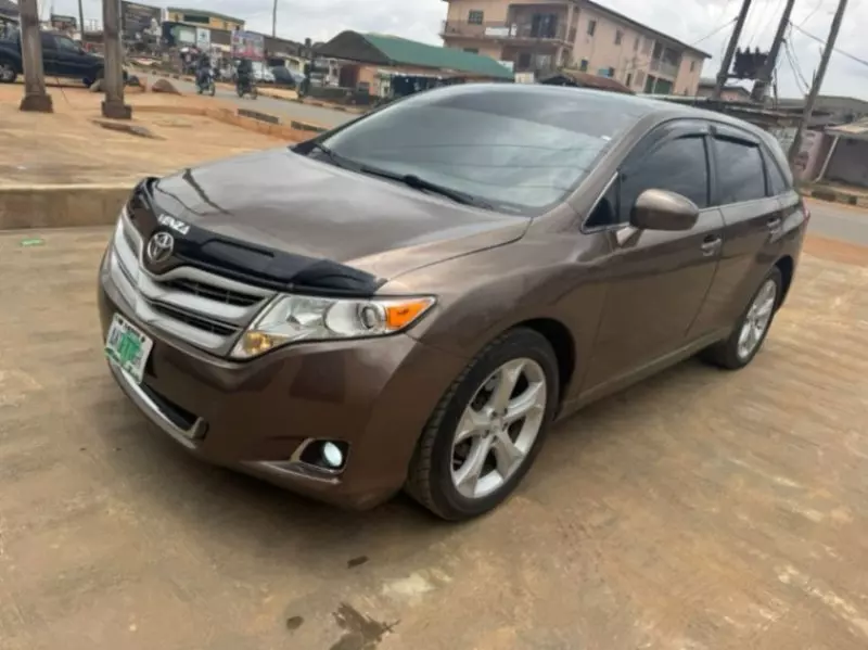 Toyota Venza   - 2011