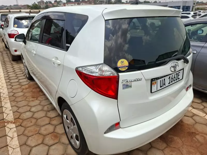 Toyota Ractis   - 2012