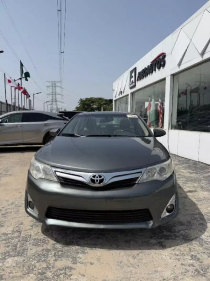 Toyota Camry   - 2012
