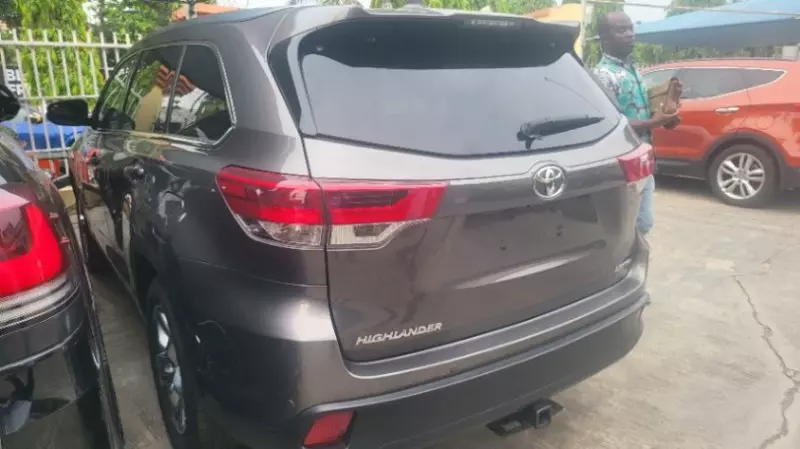 Toyota Highlander   - 2015