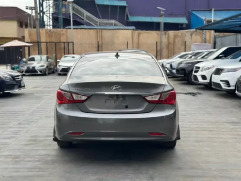Hyundai Sonata   - 2013