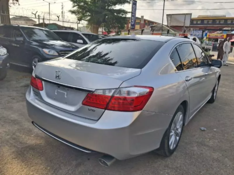 Honda Accord   - 2015